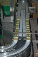 Fabrication des yaourts - Transfert des pots vers le poste d'emballage